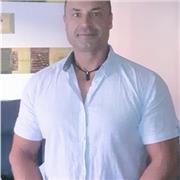 Imparto clases individualizadas, según las necesidades y objetivos de la persona  entrenar.